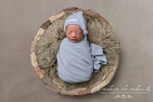 Load image into Gallery viewer, Newborn In-home Experience (4 hour In-home Session)
