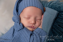 Load image into Gallery viewer, Newborn In-home Experience (4 hour In-home Session)