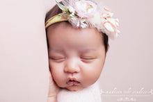 Load image into Gallery viewer, Newborn Luxury Experience