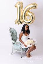 Load image into Gallery viewer, Birthday Studio Mini Session
