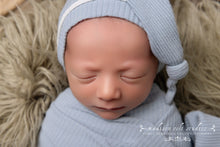 Load image into Gallery viewer, Newborn In-home Experience (4 hour In-home Session)
