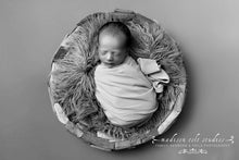 Load image into Gallery viewer, Newborn In-home Experience (4 hour In-home Session)
