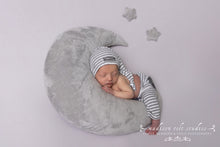 Load image into Gallery viewer, Newborn In-home Experience (4 hour In-home Session)
