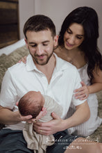 Load image into Gallery viewer, Newborn In-home Experience (4 hour In-home Session)
