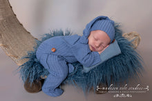 Load image into Gallery viewer, Newborn In-home Experience (4 hour In-home Session)
