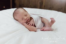 Load image into Gallery viewer, Newborn In-home Experience (4 hour In-home Session)
