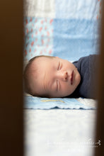 Load image into Gallery viewer, Newborn In-home Experience (4 hour In-home Session)
