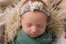 Load image into Gallery viewer, Maternity &amp; Newborn Digital Heirloom Family Package
