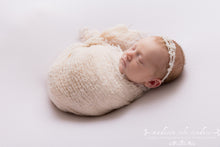 Load image into Gallery viewer, Maternity &amp; Newborn Digital Heirloom Family Package
