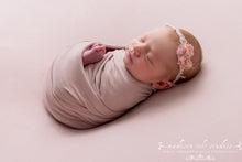 Load image into Gallery viewer, Maternity &amp; Newborn Digital Heirloom Family Package
